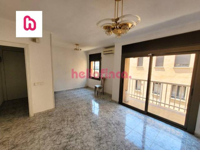 Piso en venta en Mataró, Els Molins. Amplio piso de 4 ahbitaciones con terraza privada y barbacoa en Mataró. Pisos.