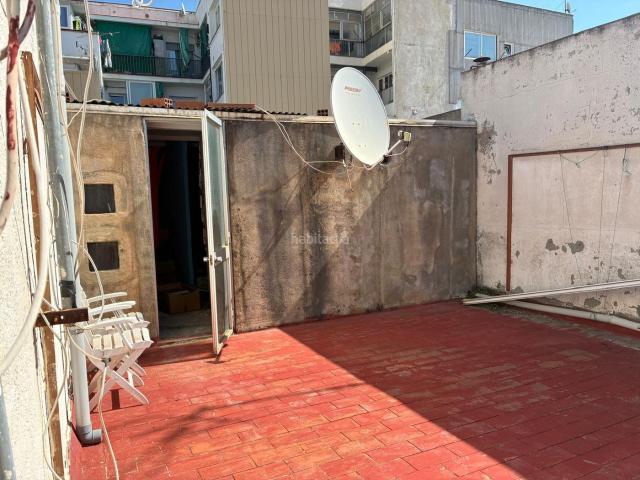 Piso en venta en Mataró, La Llàntia. Gran oportunidad: amplio piso de 5 dormitorios con balcón y terrazas. Pisos.