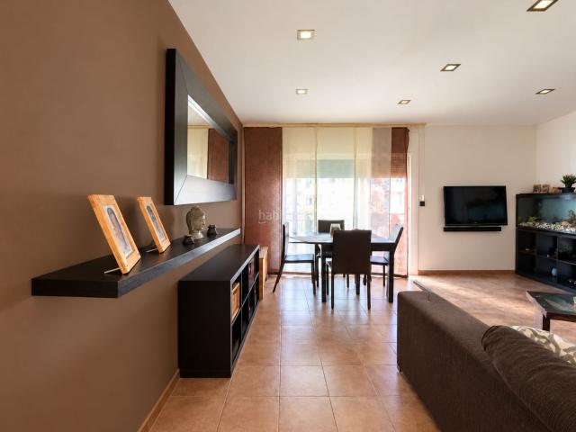 Piso en venta en Mataró, Rocafonda. Con estudio y terraza privada de 30M2. Pisos.
