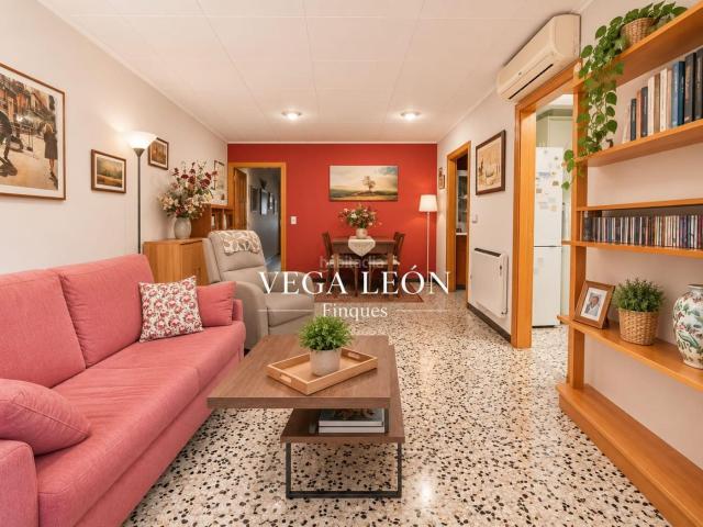 Piso en venta en Mataró, Rocafonda. para entrar a vivir, piso económico! EXCLUSIVA. Pisos.