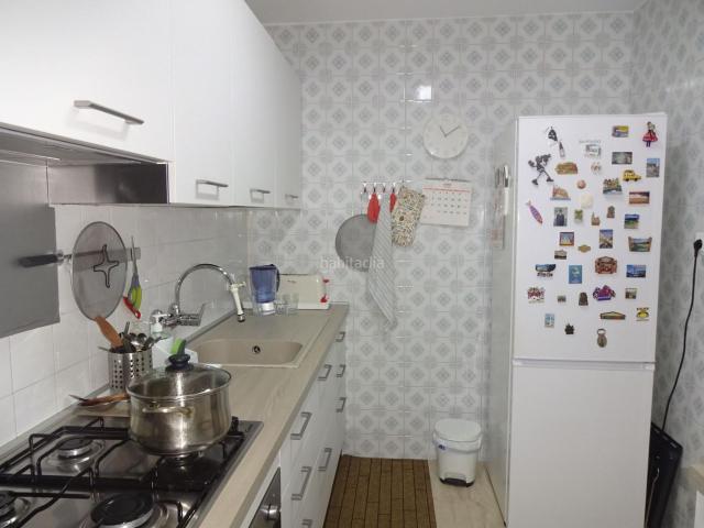 Piso en venta en Mataró, Rocafonda. Piso esquinero para entrar a vivir !. Pisos.