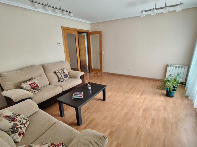 Piso en venta en Medina del Campo. RESERVADO. PISO SEMINUEVO, TODO EXTERIOR, MUY LUMINOSO Y CON VISTAS A LAS PISCINAS vendido. Pisos Medina del.
