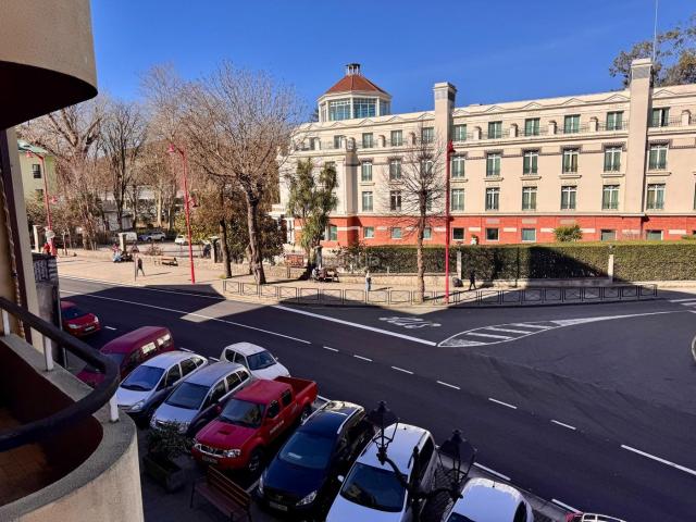 Piso en venta en Medio Cudeyo, Solares Valdecilla. GRAN PISO EN EL CENTRO DE SOLARES DE 139 m2 CON 3 HABITACIONES Y 2 BAÑOS MÁS GARAJE. Pisos Medio.