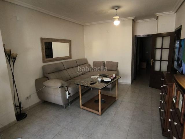 Piso en venta en Mengíbar. Amplio piso en Mengíbar con ascensor y garaje incluido. Pisos.