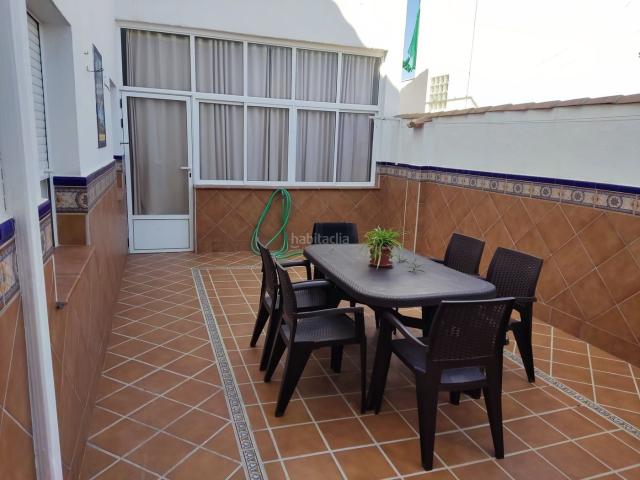 Piso en venta en Mengíbar. Venta de piso con gran patio y plaza de garaje. Pisos.