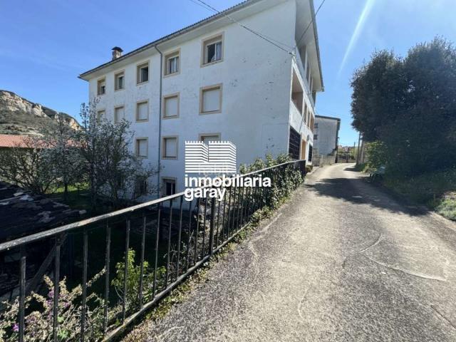 Piso en venta en Merindad de Valdeporres. PISO CON CALEFACCIÓN Y TERRENOS EN LA MERINDAD DE VALDEPORRES. Pisos Merindad de.