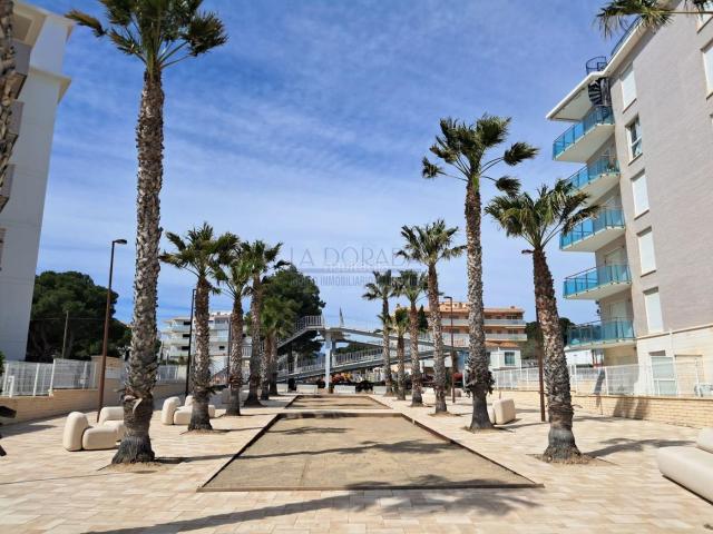 Piso en venta en Miami Platja, Passeig Marítim Costa Dorada. ¡A un paso del mar! Piso luminoso con gran terraza en Miami Playa. Pisos Miami.