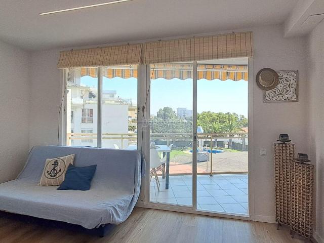 Piso en venta en Miami Platja, Passeig Marítim Costa Dorada. ¡Piso reformado en 1a línea de playa en Miami!. Pisos Miami.