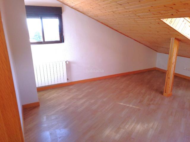 Piso en venta en Miraflores de la Sierra. Muy céntrico, todos los servicios en 100 metros, inmejorables vistas. Pisos Miraflores de la.