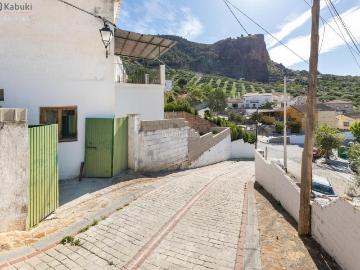Piso en venta en Moclín. Te gustaría poder vivir en un lugar tranquilo y alejado del ruido de la ciudad? Te gusta el senderismo y los deportes al aire libr. Pisos.