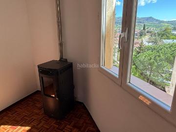Piso en venta en Moià. Luminoso piso con vistas abiertas, estufa de pellets y piscina en Av. de la Vila de Moià. Pisos.