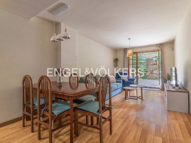 Piso en venta en Molina La. Apartamento a pie de pistas y con jardín privado. Pisos Molina.