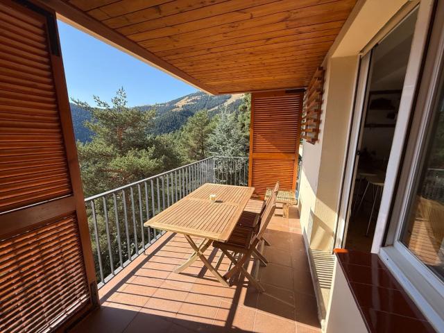 Piso en venta en Molina La. Piso con vistas muy cerca de las pistas de esquí de la Molina. Pisos Molina.