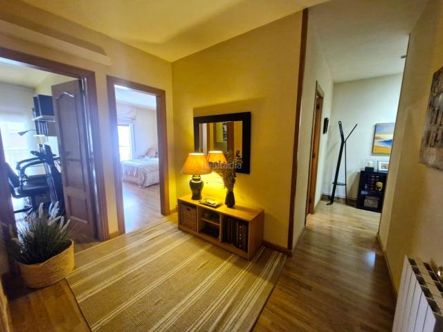 Piso en venta en Molins de Rei. PISO EN BUENA ZONA CON SOLO TRES VECINOS. Pisos Molins de.