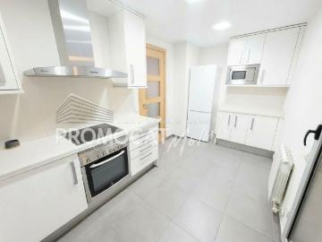 Piso en venta en Molins de Rei. Precioso piso de 2007 con gran balcón, vistas al parque y opción a parking en Molins de Rei. Pisos Molins de.