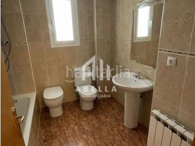 Piso en venta en Mollerussa. El Futuro de tu Familia en Mollerussa! Gran Piso con Suite y Rentabilidad Inmediata. Pisos.