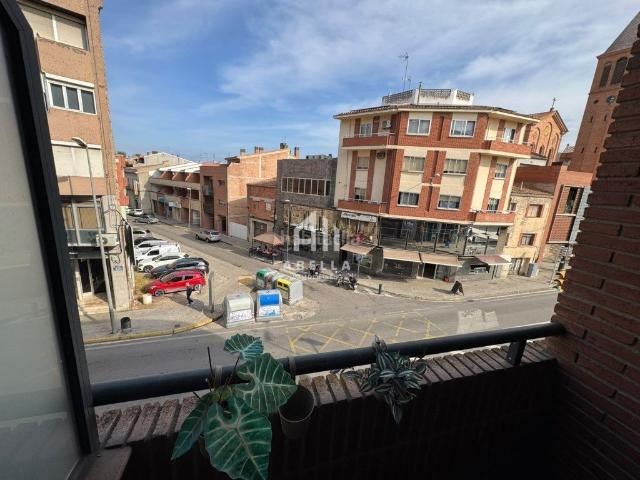 Piso en venta en Mollerussa. Luz natural y confort total en la mejor avenida de Mollerussa con parking y trastero. Pisos.