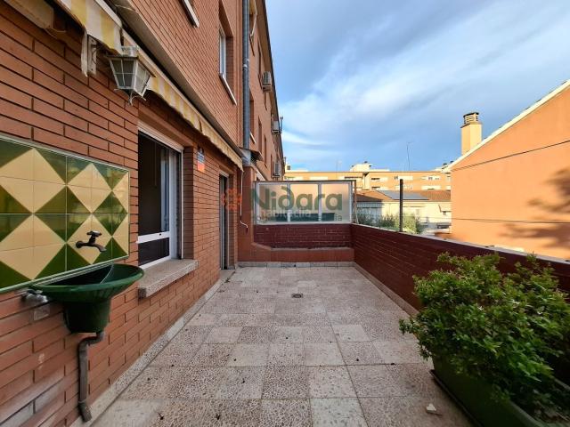 Piso en venta en Mollet del Vallès, Santa Rosa. TOTALMENTE EXTERIOR, TERRAZA SOLEADA Y VIDA JUNTO AL PARC DELS PINETONS. Pisos Mollet del.