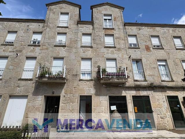 Piso en venta en Mondariz Balneario. Se vende amplio piso de 82m2 con 2 dormitorios y 2 baños, amueblado. Pisos Mondariz.