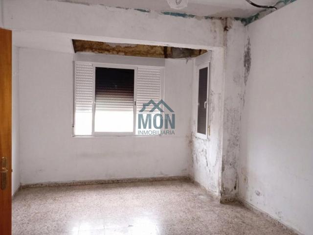Piso en venta en Monserrat. Vivienda para reformar en Montserrat. Pisos.