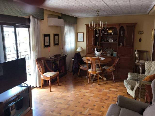 Piso en Venta en Mont Olivet