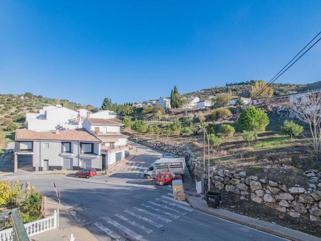 Piso en venta en Montefrío. Amplio piso en Montefrío. Pisos.