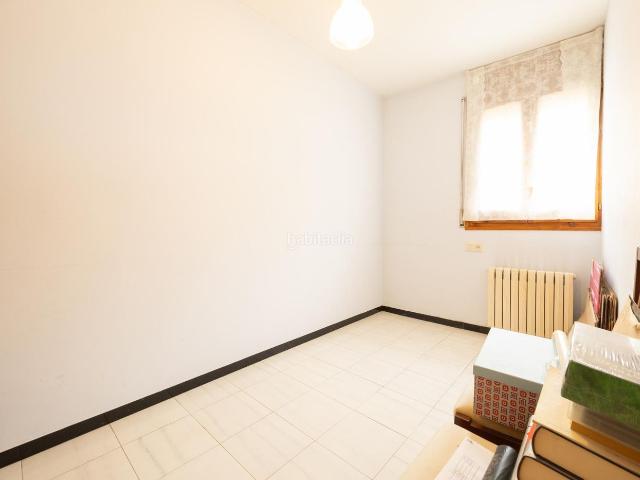 Piso en venta en Montesquiu. PIS A MONTESQUIU AMPLIA TERRASSA I LLAR DE FOC. Pisos.