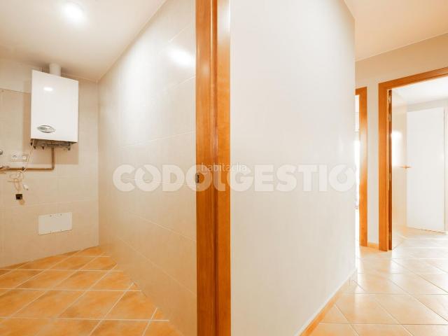Piso en venta en Montesquiu. Pis planta baixa amb plaça daparcament en venda a Montesquiu. Pisos.