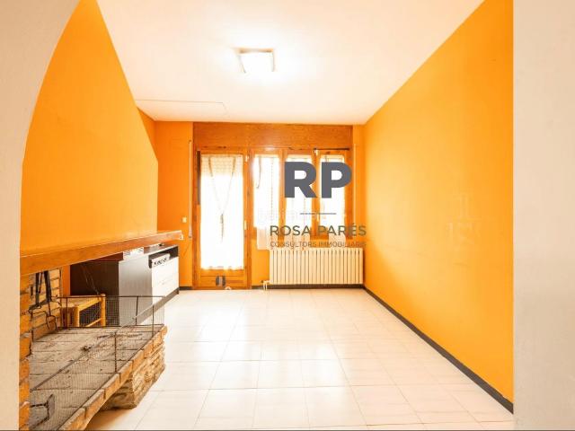 Piso en venta en Montesquiu. PISO EN VENTA EN MONTESQUIU. Pisos.