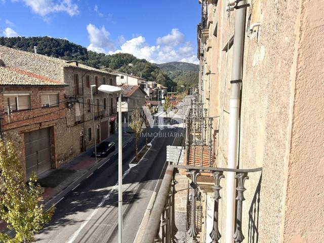 Piso en venta en Montesquiu. Venta de piso con amplia terraza en Montesquiu. Pisos.