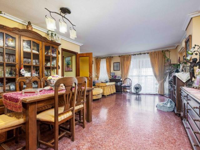 Piso en venta en Montequinto, Centro. Pisos.