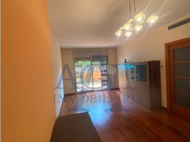 Piso en venta en Montgat. Una terraza donde tus hijos podrán jugar con total seguridad, donde podrás disfrutar de cenas de verano o incluso crear un espacio. Pisos.