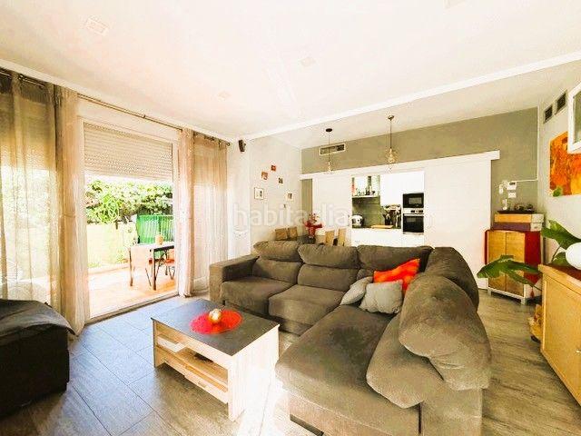 Piso en venta en Montgat. PLANTA BAJA CON GRAN TERRZA PISCINA COMUNITARIA Y PARQUING. Pisos.