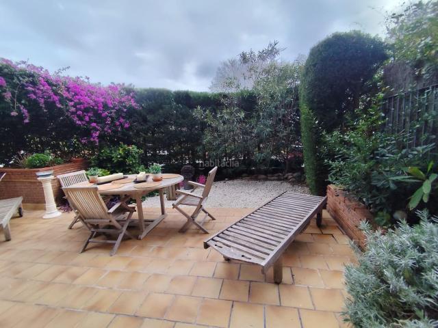 Piso en venta en Montgat. Planta baja con precioso jardin. Pisos.