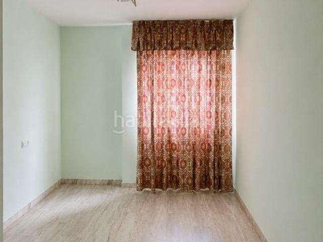 Piso en venta en Montilla. Venta de piso en calle Sarmiento, 5, Montilla. Buena ubicación. Pisos.