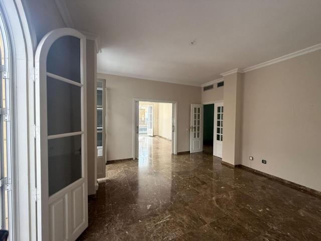 Piso en venta en Morón de la Frontera. Magnifico piso en calle Pozo Nuevo con Plaza de Garaje. Zona Centro!. Pisos Morón de la.