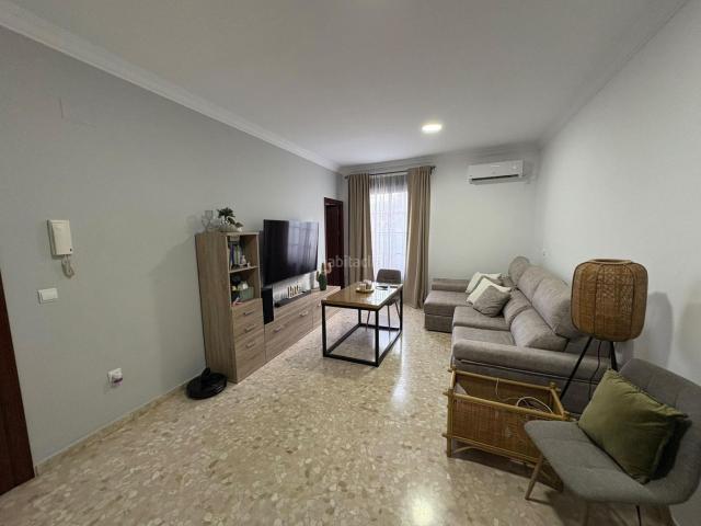Piso en venta en Morón de la Frontera. Acogedor Piso de Dos Habitaciones con Azotea Privada en Venta!. Pisos Morón de la.