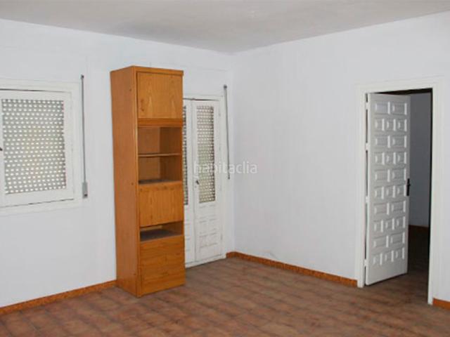 Piso en venta en Moriles. Encantadora vivienda en venta ubicada en la planta segunda, de un edificio, en la Calle Monturque, 77 ubicado en la Localidad de M. Pisos.