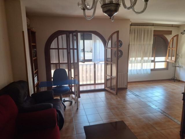 Piso en venta en Motilla del Palancar. Luminoso piso de 3 dormitorios con excelente ventilación y calefacción de gas ciudad en Motilla del Palancar. Pisos Motilla del.