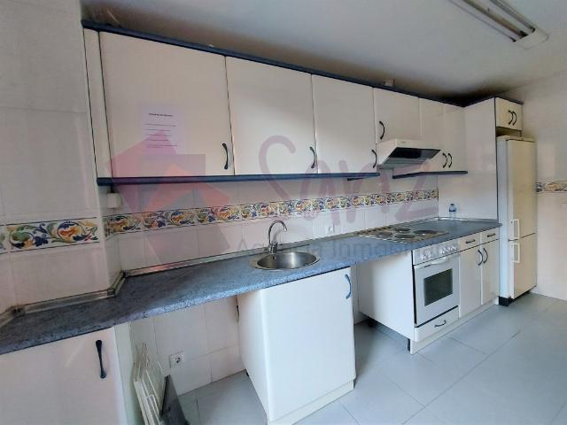 Piso en venta en Nájera. Excelente vivienda de 4 dormitorios en el centro de Nájera. Garaje + 2 trasteros. Pisos.