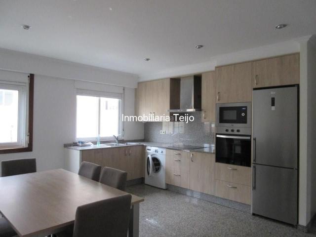 Piso en venta en Narón, Piñeiros Freixeiro. SE VENDE PISO AMPLIO Y BIEN CONSERVADO EN FREIXEIRO 3ª PLANTA. Pisos.