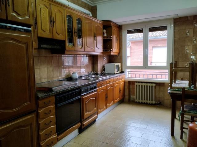 Piso en venta en Navarrete. EXCLUSIVA EN NAVARRETE. Precioso piso, totalmente exterior, con 3 orientaciones y muchísima luz. Se encuentra en una 2ª planta sin. Pisos.