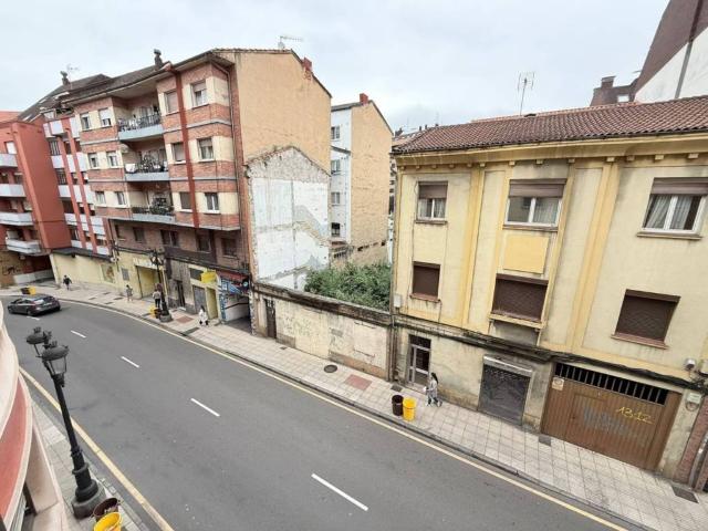 Piso en Venta en Oviedo