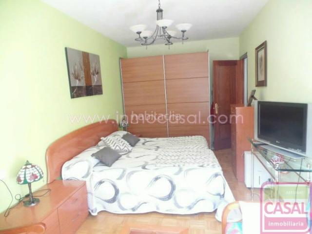 Piso en venta en Oviedo, Parroquias Sur La Manjoya. Se vende apartamento en la zona de Olloniego, es una planta baja sin barreras arquitectónicas. Cuenta con una habitación doble, sa. Pisos.