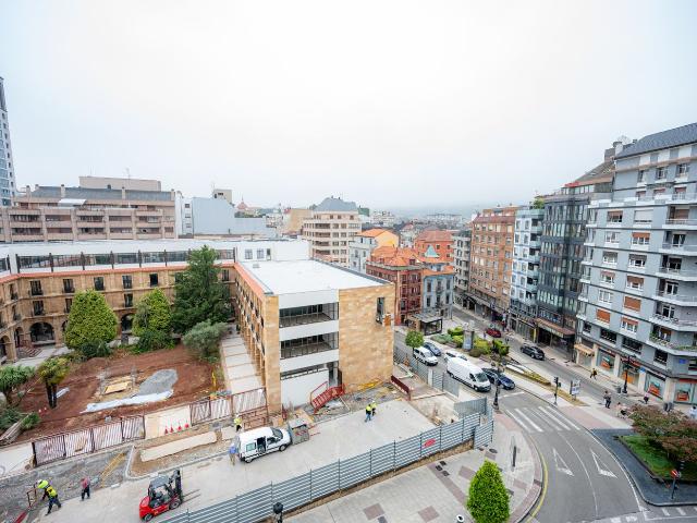 Piso en venta en Oviedo, Salesas Foncalada Campoamor. CENTRO, exclusiva vivienda de lujo con TERRAZA, sexta planta muy soleada y completamente reformada Descubre una propiedad única en. Pisos.