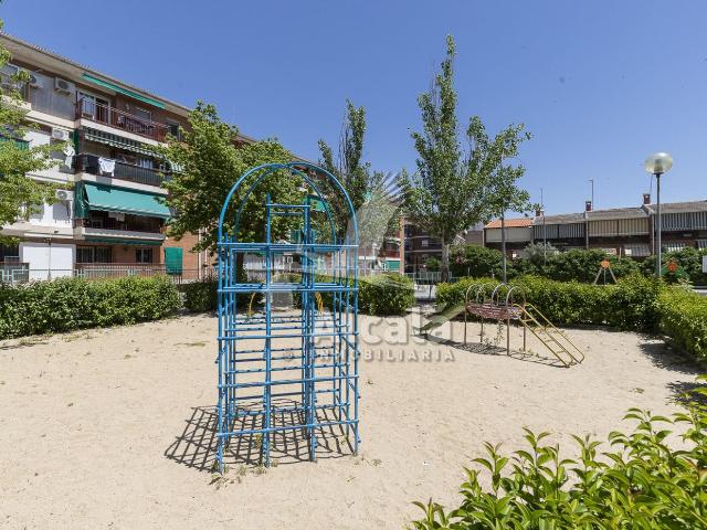 Piso en venta en Ocaña, Puerta de Murcia Colegios. Venta de Estupendo Piso en Ocaña. Pisos.