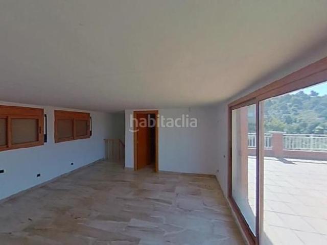 Piso en venta en Olesa de Montserrat. Chalet adosado en venta en urb Rives Blaves. Pisos Olesa de.