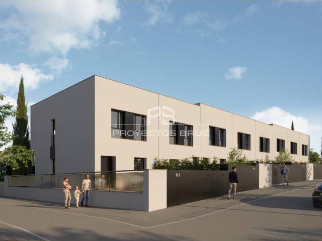 Piso en venta en Olesa de Montserrat. Olesa de Montserrat Obra Nueva Residencial Casas Adosadas con jardín Infórmese. Pisos Olesa de.