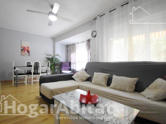 Piso en venta en Oliva, Oliva Pueblo. MUY AMPLIO Y REFORMADO CON TERRAZA Y ASCENSOR. Pisos.