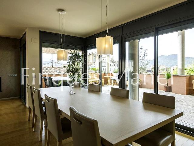 Piso en venta en Olot. Impressionant àtic dúplex ubicat al centre dOlot. Pisos.